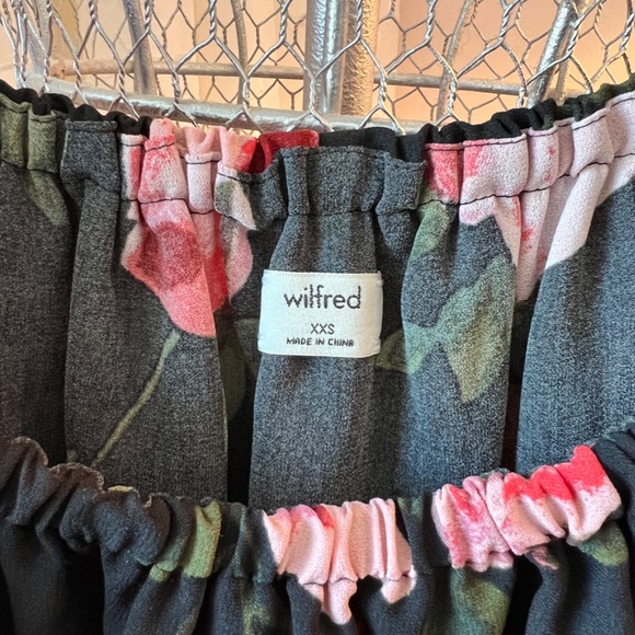 Wilfred Black Floral Short Sleeve Blouse with Elastic Neckline - Picture 5 of 5